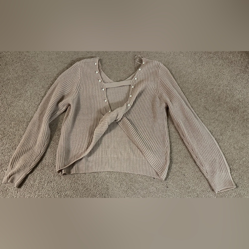 Alison Andrews Women’s Beige Pullover Sweater Twisted Back V-neck Pearls Size M